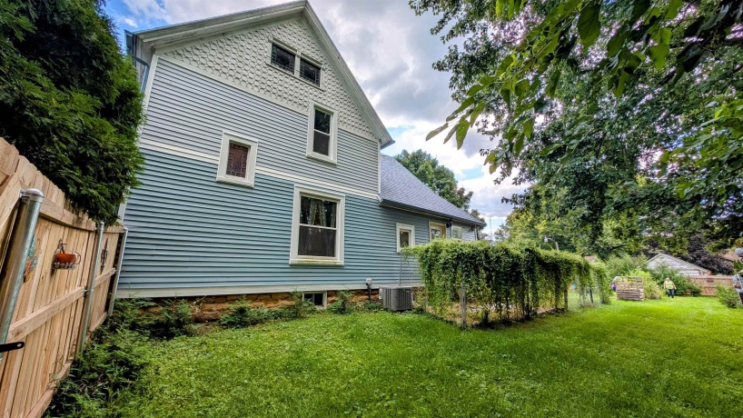 406 Garfield, LEAF RIVER, Illinois 61047, 3 Bedrooms Bedrooms, ,1 BathroomBathrooms,House,For Sale,Garfield,202505363