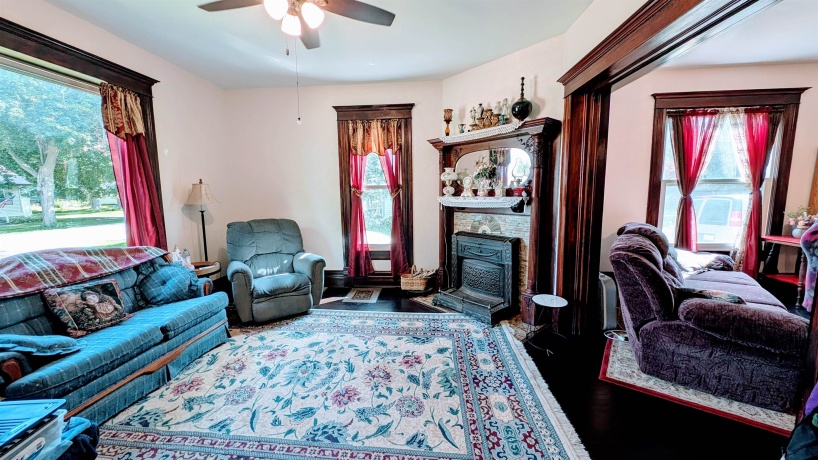 406 Garfield, LEAF RIVER, Illinois 61047, 3 Bedrooms Bedrooms, ,1 BathroomBathrooms,House,For Sale,Garfield,202505363