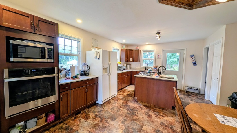 406 Garfield, LEAF RIVER, Illinois 61047, 3 Bedrooms Bedrooms, ,1 BathroomBathrooms,House,For Sale,Garfield,202505363