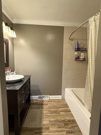 402 Le Fevre, STERLING, Illinois 61081, 5 Bedrooms Bedrooms, ,3 BathroomsBathrooms,House,For Sale,Le Fevre,202505365