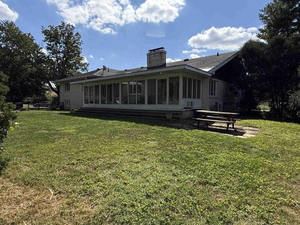 402 Le Fevre, STERLING, Illinois 61081, 5 Bedrooms Bedrooms, ,3 BathroomsBathrooms,House,For Sale,Le Fevre,202505365