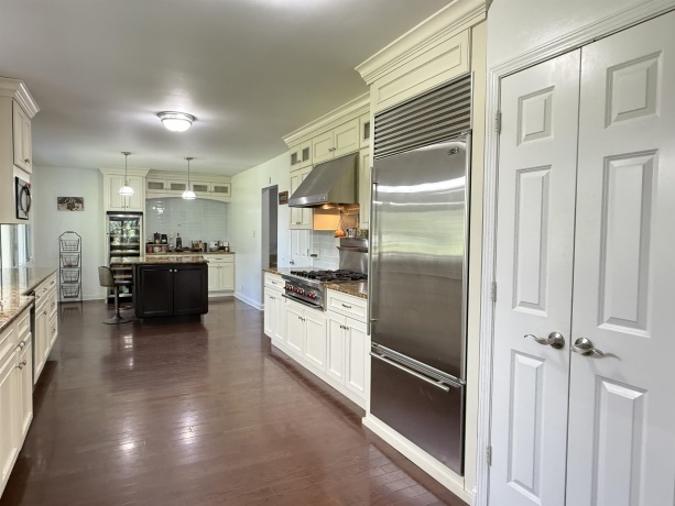 402 Le Fevre, STERLING, Illinois 61081, 5 Bedrooms Bedrooms, ,3 BathroomsBathrooms,House,For Sale,Le Fevre,202505365