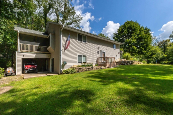 9A211 Walnut, APPLE RIVER, Illinois 61001, 4 Bedrooms Bedrooms, ,3 BathroomsBathrooms,House,For Sale,Walnut,202505383