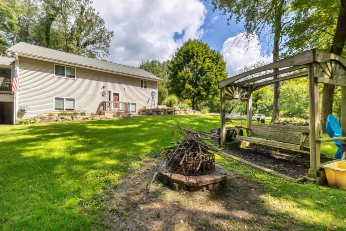 9A211 Walnut, APPLE RIVER, Illinois 61001, 4 Bedrooms Bedrooms, ,3 BathroomsBathrooms,House,For Sale,Walnut,202505383