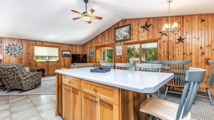 9A211 Walnut, APPLE RIVER, Illinois 61001, 4 Bedrooms Bedrooms, ,3 BathroomsBathrooms,House,For Sale,Walnut,202505383