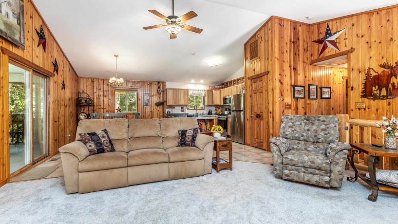 9A211 Walnut, APPLE RIVER, Illinois 61001, 4 Bedrooms Bedrooms, ,3 BathroomsBathrooms,House,For Sale,Walnut,202505383