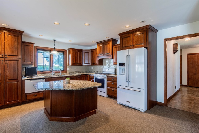 35588 2300, MENDOTA, Illinois 61342, 3 Bedrooms Bedrooms, ,2 BathroomsBathrooms,House,For Sale,2300,202505394