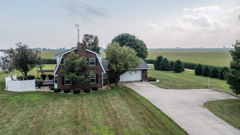 35588 2300, MENDOTA, Illinois 61342, 3 Bedrooms Bedrooms, ,2 BathroomsBathrooms,House,For Sale,2300,202505394