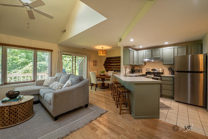 106 Walnut Hill, GALENA, Illinois 61036, 1 Bedroom Bedrooms, ,2 BathroomsBathrooms,Condominium,For Sale,Walnut Hill,202505404