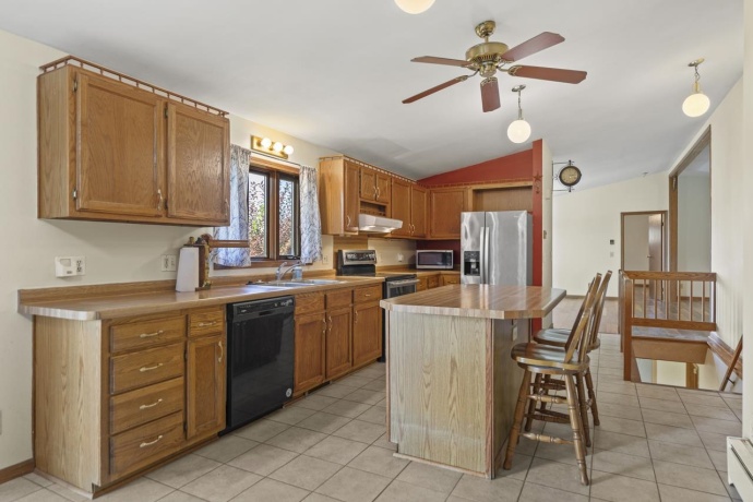 1005 Autumn, LAKE SUMMERSET, Illinois 61019, 3 Bedrooms Bedrooms, ,3 BathroomsBathrooms,House,For Sale,Autumn,202505450