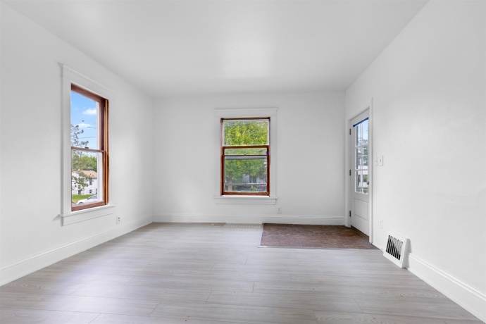 1339 Crosby, ROCKFORD, Illinois 61107, 2 Bedrooms Bedrooms, ,1 BathroomBathrooms,House,For Sale,Crosby,202505542