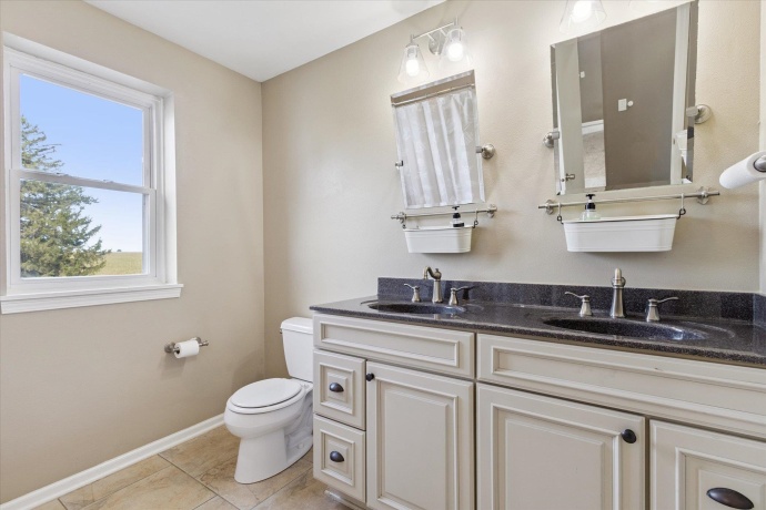 8548 Edwardsville, GERMAN VALLEY, Illinois 61039, 4 Bedrooms Bedrooms, ,3 BathroomsBathrooms,House,For Sale,Edwardsville,202505551