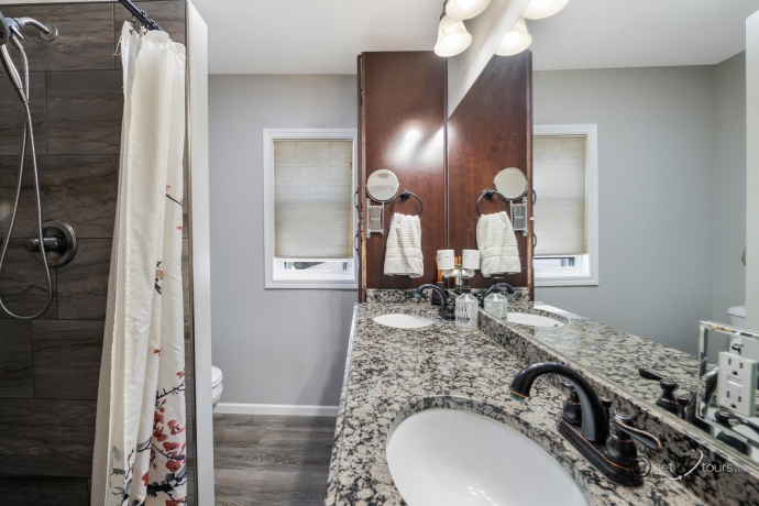 2472 Red Oak, FREEPORT, Illinois 61032, 3 Bedrooms Bedrooms, ,2 BathroomsBathrooms,House,For Sale,Red Oak,202505587