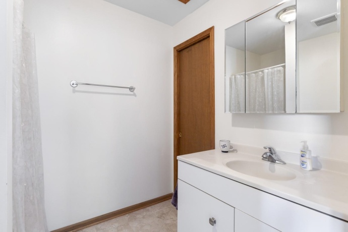 7879 Newburg, ROCKFORD, Illinois 61108, 3 Bedrooms Bedrooms, ,2 BathroomsBathrooms,House,For Sale,Newburg,202505596