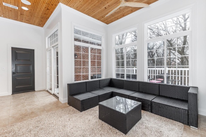 77 Roosevelt, EAST DUBUQUE, Illinois 61025, 5 Bedrooms Bedrooms, ,4 BathroomsBathrooms,House,For Sale,Roosevelt,202502639