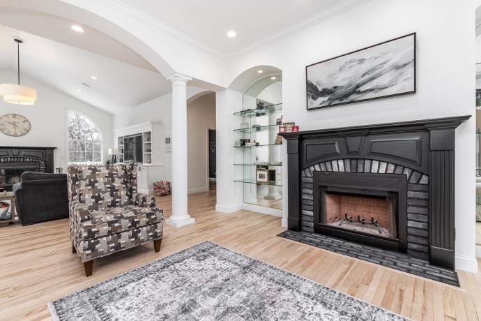 77 Roosevelt, EAST DUBUQUE, Illinois 61025, 5 Bedrooms Bedrooms, ,4 BathroomsBathrooms,House,For Sale,Roosevelt,202502639