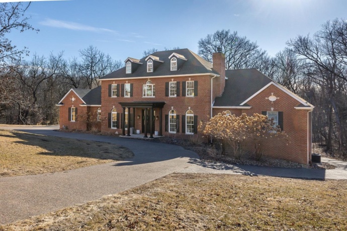 77 Roosevelt, EAST DUBUQUE, Illinois 61025, 5 Bedrooms Bedrooms, ,4 BathroomsBathrooms,House,For Sale,Roosevelt,202502639