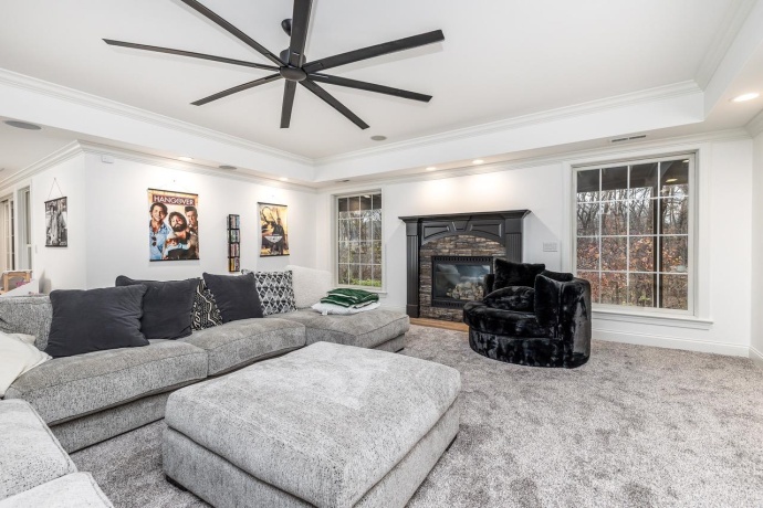 77 Roosevelt, EAST DUBUQUE, Illinois 61025, 5 Bedrooms Bedrooms, ,4 BathroomsBathrooms,House,For Sale,Roosevelt,202502639