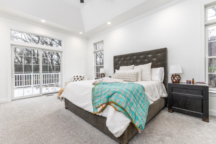 77 Roosevelt, EAST DUBUQUE, Illinois 61025, 5 Bedrooms Bedrooms, ,4 BathroomsBathrooms,House,For Sale,Roosevelt,202502639