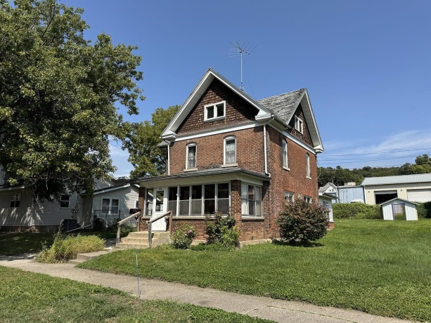 708 Bowen, SAVANNA, Illinois 61074, 3 Bedrooms Bedrooms, ,2 BathroomsBathrooms,House,For Sale,Bowen,202505616