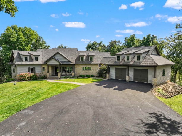 19 Cedar Rim, GALENA, Illinois 61036, 5 Bedrooms Bedrooms, ,4 BathroomsBathrooms,House,For Sale,Cedar Rim,202505628