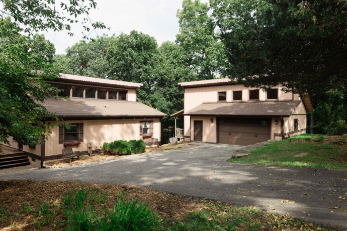 6 Ironwood, GALENA, Illinois 61036, 3 Bedrooms Bedrooms, ,2 BathroomsBathrooms,House,For Sale,Ironwood,202505648