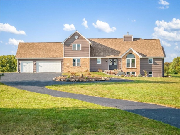 9281 Auburn, WINNEBAGO, Illinois 61088, 6 Bedrooms Bedrooms, ,5 BathroomsBathrooms,House,For Sale,Auburn,202505653