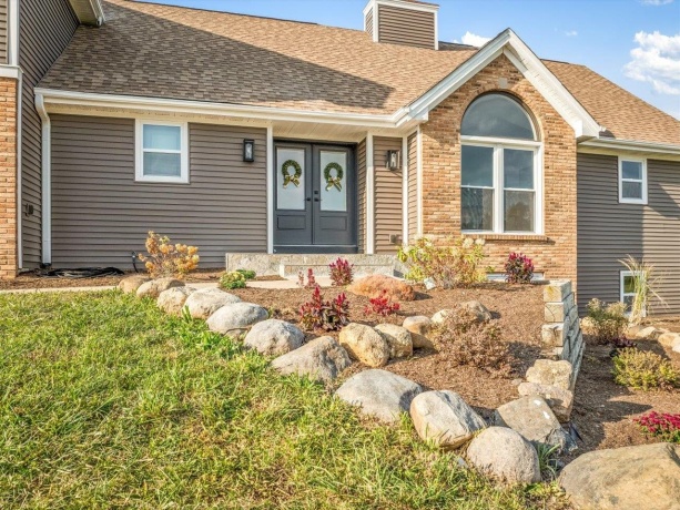 9281 Auburn, WINNEBAGO, Illinois 61088, 6 Bedrooms Bedrooms, ,5 BathroomsBathrooms,House,For Sale,Auburn,202505653