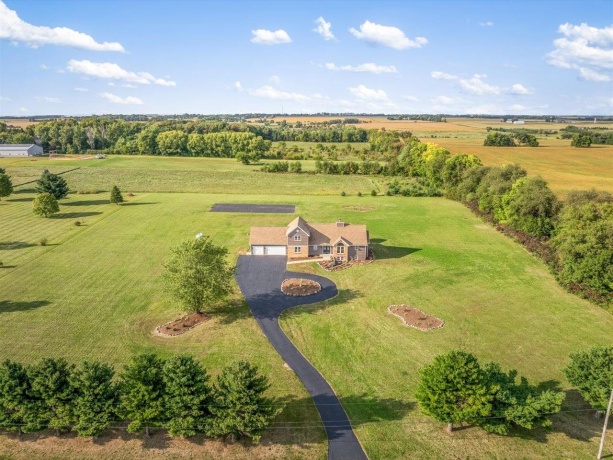 9281 Auburn, WINNEBAGO, Illinois 61088, 6 Bedrooms Bedrooms, ,5 BathroomsBathrooms,House,For Sale,Auburn,202505653