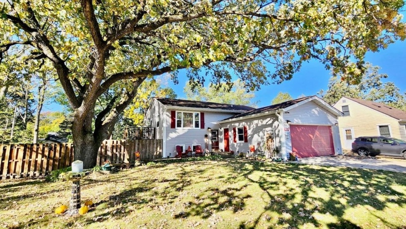 4724 Illinois, LOVES PARK, Illinois 61111, 4 Bedrooms Bedrooms, ,2 BathroomsBathrooms,House,For Sale,Illinois,202505654