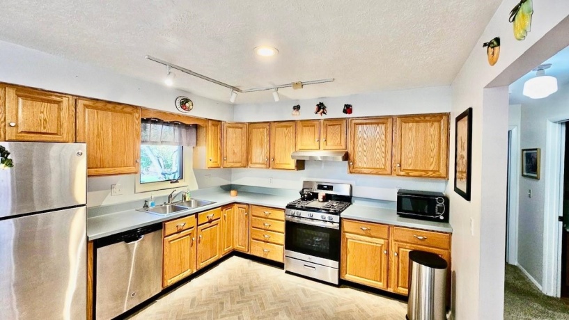 4724 Illinois, LOVES PARK, Illinois 61111, 4 Bedrooms Bedrooms, ,2 BathroomsBathrooms,House,For Sale,Illinois,202505654