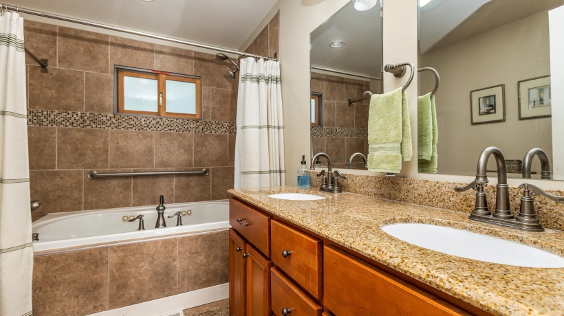 2 Sunbow, GALENA, Illinois 61036, 2 Bedrooms Bedrooms, ,2 BathroomsBathrooms,House,For Sale,Sunbow,202505666