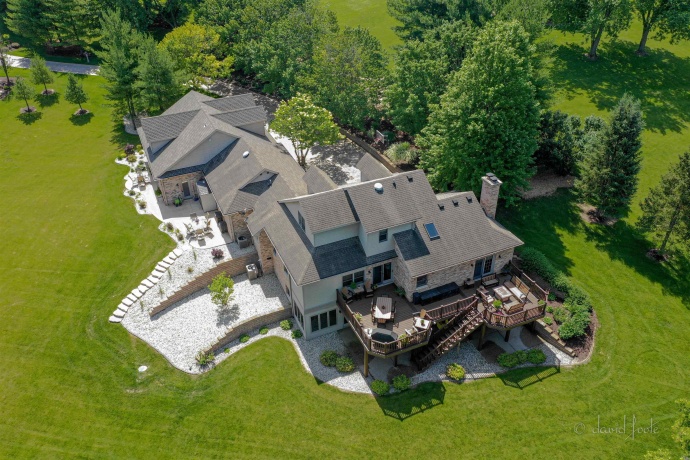 200 Sioux, GALENA, Illinois 61036, 4 Bedrooms Bedrooms, ,3 BathroomsBathrooms,House,For Sale,Sioux,202505738