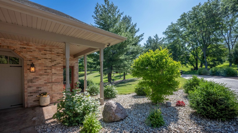 200 Sioux, GALENA, Illinois 61036, 4 Bedrooms Bedrooms, ,3 BathroomsBathrooms,House,For Sale,Sioux,202505738