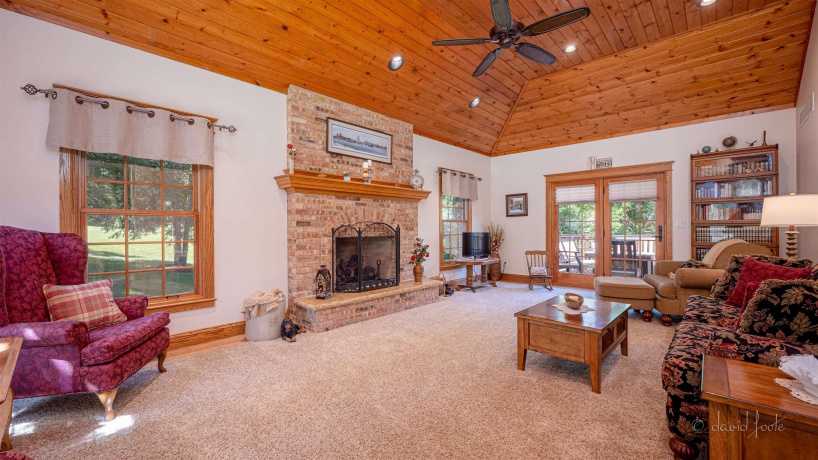 200 Sioux, GALENA, Illinois 61036, 4 Bedrooms Bedrooms, ,3 BathroomsBathrooms,House,For Sale,Sioux,202505738