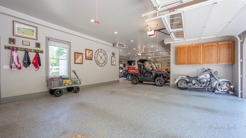 200 Sioux, GALENA, Illinois 61036, 4 Bedrooms Bedrooms, ,3 BathroomsBathrooms,House,For Sale,Sioux,202505738