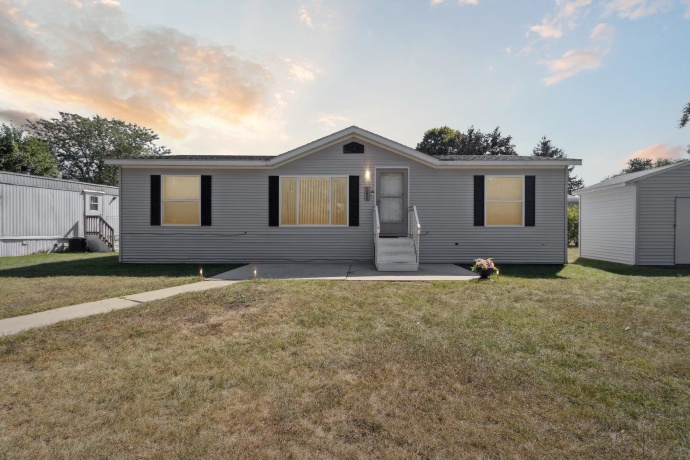 4004 Bluff, BELVIDERE, Illinois 61008, 3 Bedrooms Bedrooms, ,2 BathroomsBathrooms,House,For Sale,Bluff,202505752