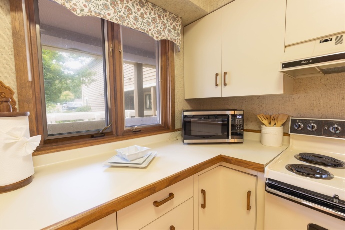 B10 Long Bay Point, GALENA, Illinois 61036, 1 Bedroom Bedrooms, ,1 BathroomBathrooms,Condominium,For Sale,Long Bay Point,202505458