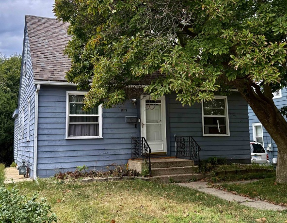 819 20th, ROCKFORD, Illinois 61104, 3 Bedrooms Bedrooms, ,1 BathroomBathrooms,House,For Sale,20th,202505869
