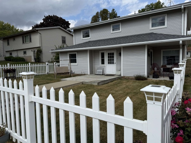 1909 Laurel, FREEPORT, Illinois 61032, 3 Bedrooms Bedrooms, ,1 BathroomBathrooms,House,For Sale,Laurel,202505881