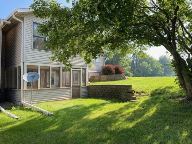 1911 Mustang, FREEPORT, Illinois 61032, 3 Bedrooms Bedrooms, ,3 BathroomsBathrooms,Condominium,For Sale,Mustang,202504155