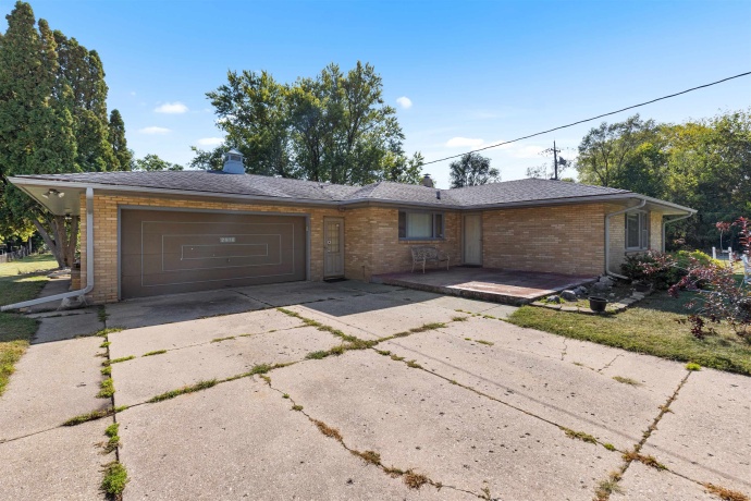 2916 School, ROCKFORD, Illinois 61101, 3 Bedrooms Bedrooms, ,1 BathroomBathrooms,House,For Sale,School,202505886