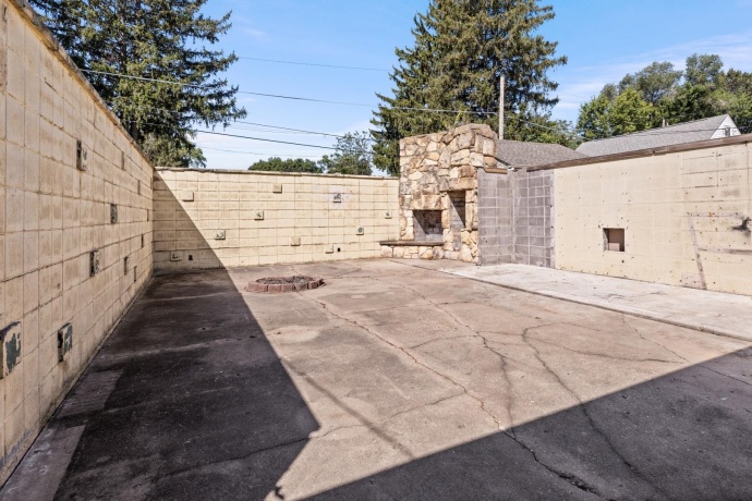 1104 Winthrop, ROCKFORD, Illinois 61107, 3 Bedrooms Bedrooms, ,2 BathroomsBathrooms,House,For Sale,Winthrop,202505294