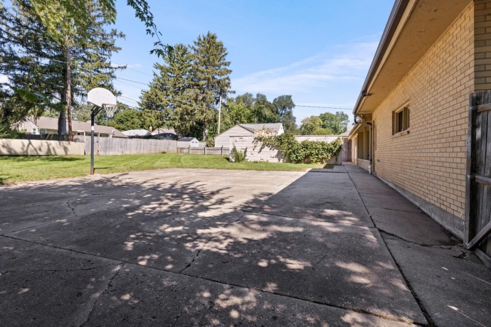 1104 Winthrop, ROCKFORD, Illinois 61107, 3 Bedrooms Bedrooms, ,2 BathroomsBathrooms,House,For Sale,Winthrop,202505294