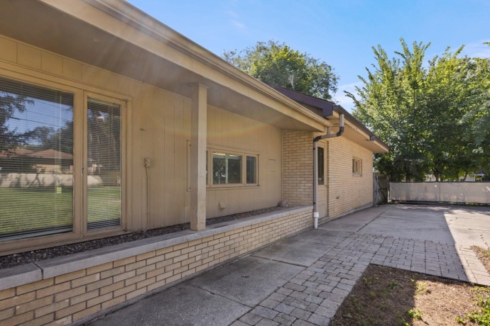 1104 Winthrop, ROCKFORD, Illinois 61107, 3 Bedrooms Bedrooms, ,2 BathroomsBathrooms,House,For Sale,Winthrop,202505294