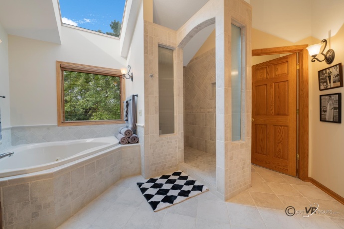 4726 Longhollow, GALENA, Illinois 61036, 4 Bedrooms Bedrooms, ,4 BathroomsBathrooms,House,For Sale,Longhollow,202505942