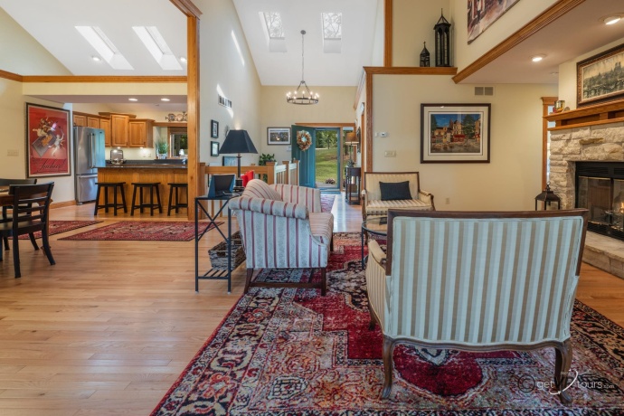 4726 Longhollow, GALENA, Illinois 61036, 4 Bedrooms Bedrooms, ,4 BathroomsBathrooms,House,For Sale,Longhollow,202505942