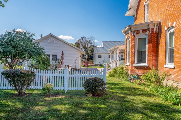 704 River, SABULA, Iowa 52070, 4 Bedrooms Bedrooms, ,3 BathroomsBathrooms,House,For Sale,River,202505950