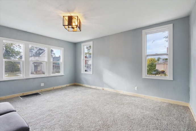 918 3rd, ROCKFORD, Illinois 61104, 3 Bedrooms Bedrooms, ,1 BathroomBathrooms,House,For Sale,3rd,202505954