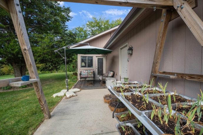 1 Belden School, GALENA, Illinois 61036, 3 Bedrooms Bedrooms, ,2 BathroomsBathrooms,House,For Sale,Belden School,202505977